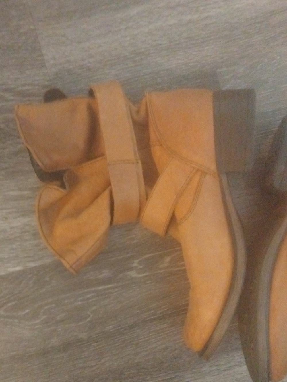 STEVE MADDEN- Tan Slouchy Buckle Leather Ankle Boots Size 8.5 - Picture 4 of 6